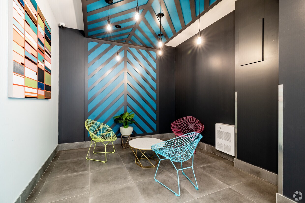 3474-hutchison-montreal-qc-lobby-photo