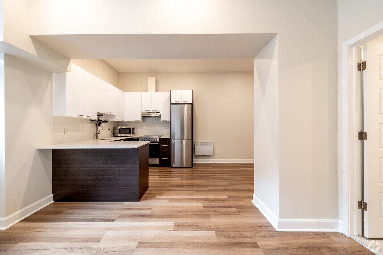 3474-hutchison-montreal-qc-studio-1